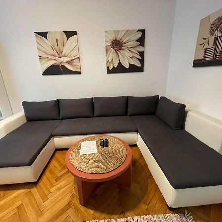 Interbellic Flat Leilighet Bucureşti Eksteriør bilde